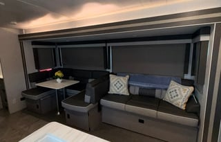 Family Oasis - 31 Ft Immaculate Camper Sleeps 8
