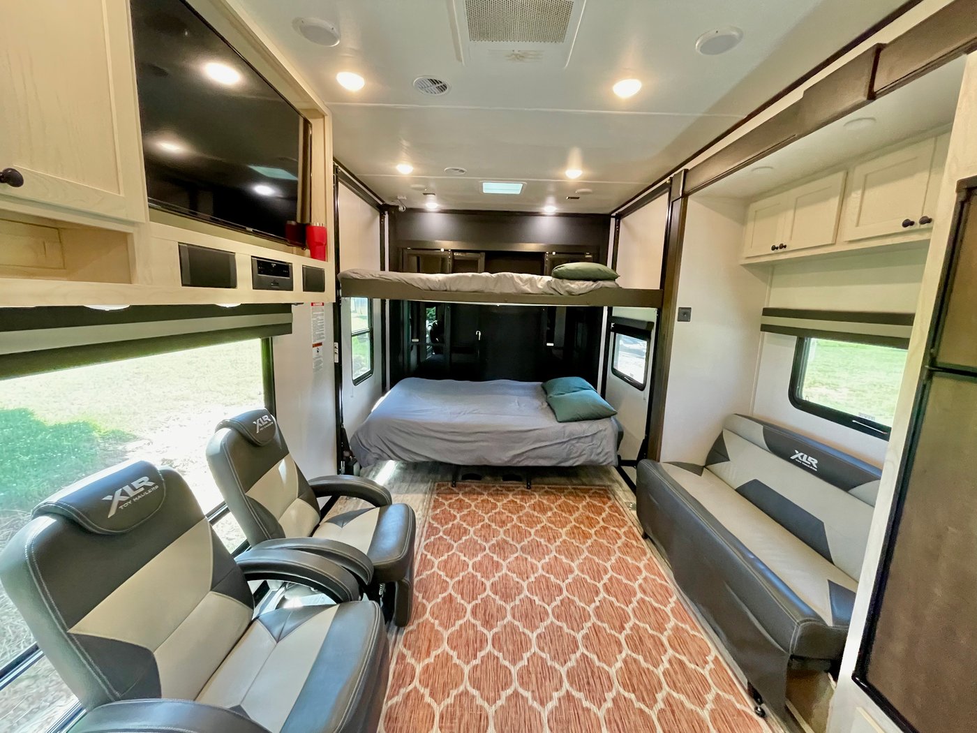 Forest River XLR Nitro camper photo 1
