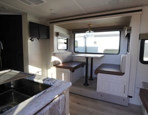 Forest River RV Surveyor Legend 19MDBLE