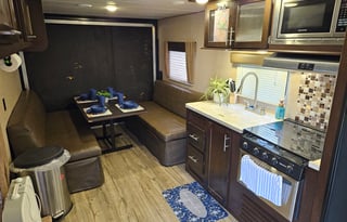 Gray Wolf Adventure Den Toy hauler