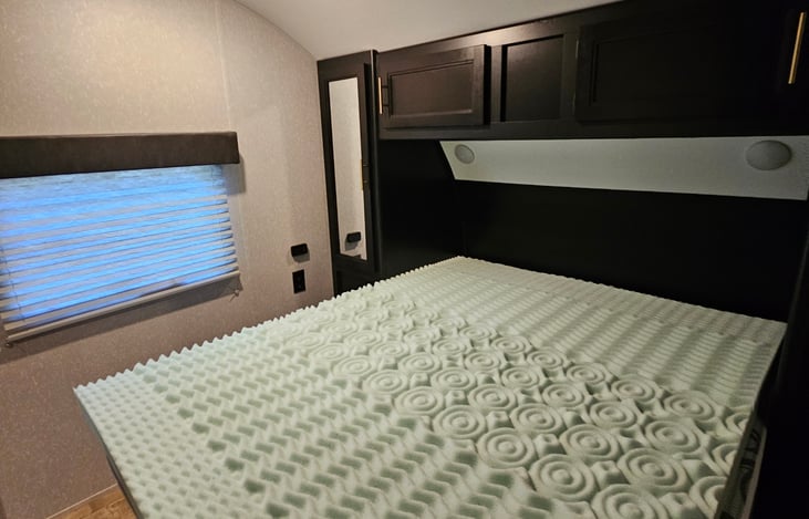 Front private room. Brand new mattress topper that is very comfortable.