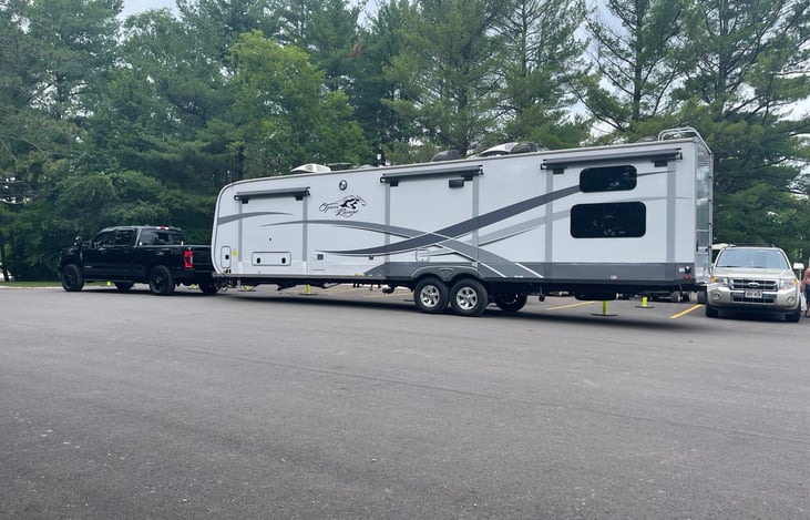 3 slide outs on the drivers side plus 1 on the passenger.