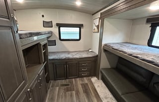Cougar Luxury Family Bunkhouse