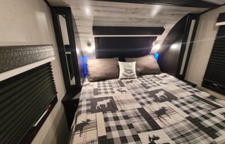 "Glacier" Happy Glamper