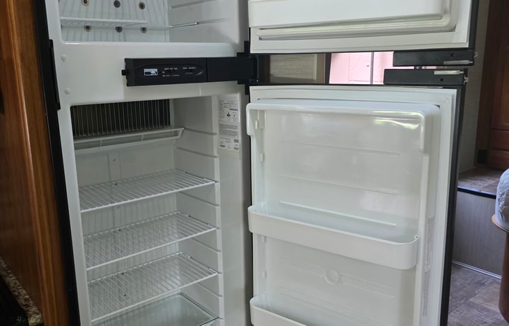 Spacious fridge/freezer
