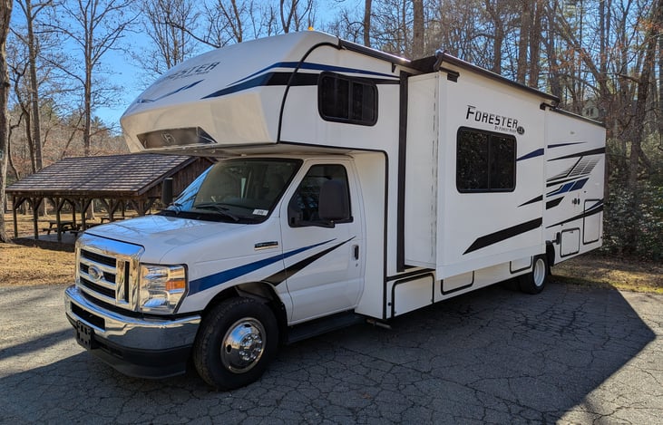 Ultimate family RV! This 2023 Forester features a unique Kid’s Zone bunkhouse, sleeps 8, and modern luxury. Spacious, easy to drive, and perfect for big groups. Book your dream adventure today!