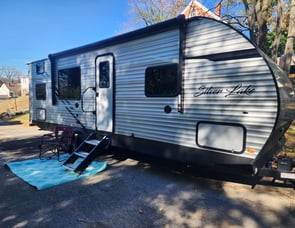 EAST TO WEST Silver Lake 27KNS