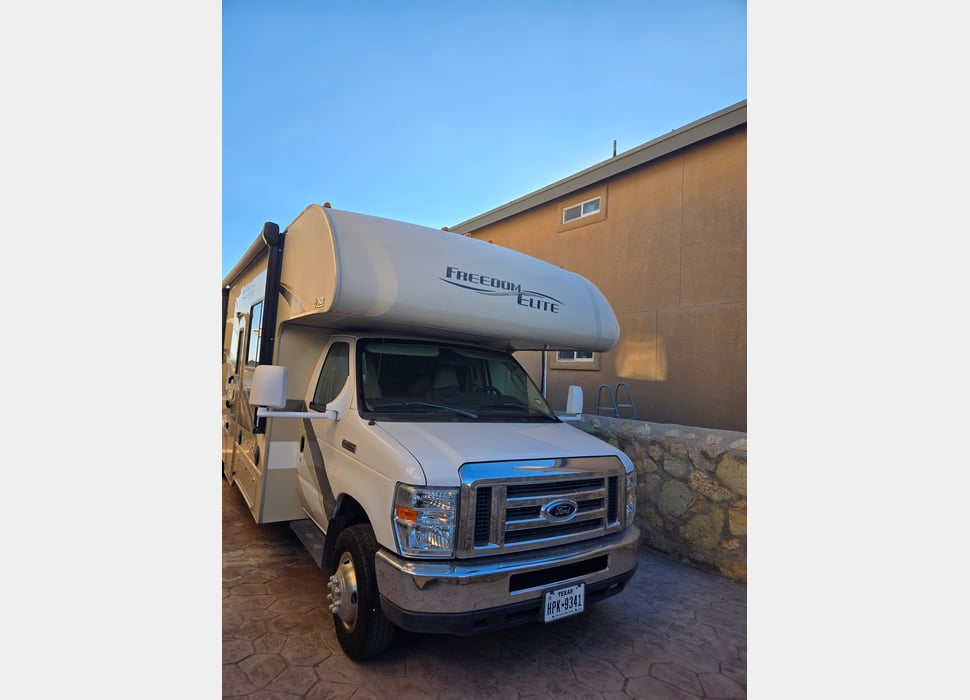 Class C Motor Home rentals in Horizon City