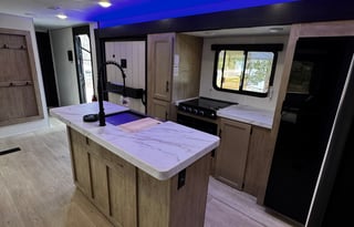 Pet Friendly- Sleeps 9- Outdoor Kitchen