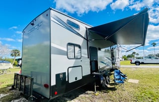 2022 Cherokee Arctic Wolf Fifth-wheel