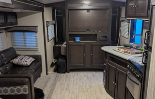 2020 Shadow Cruiser 280QBS - Sleeps 11 - Light