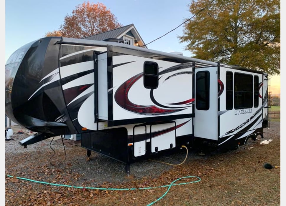 Fifth Wheel rentals in Knoxville