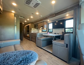 Thor Motor Coach Miramar 34.8