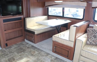 2014 Fleetwood Bounder 34b