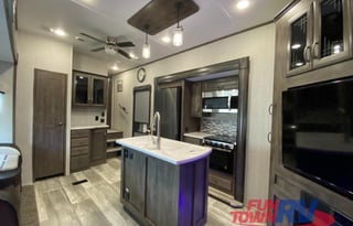 “BEAUTIFUL” 2 Bedroom 1.5 Bath, 2021 - 5th Wheel