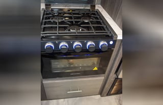 2021 AirBnB on Wheels  Kodiak Ultralite 283BHSL