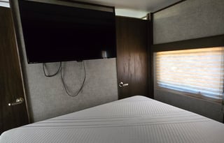 31.0 Cherokee Alpha Wolf 26DBH-L -  DELIVERY ONLY