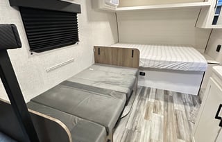 OPEN ROAD RENTALS NEW JAY FLIGHT SLX 170BH