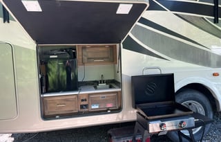 Luxury on the Road: Rent the Coachmen Encore 325SS