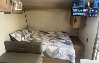 2025 Keystone RV Coleman Lantern LT Series 17B