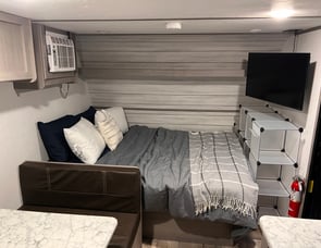 Dutchmen RV Coleman 17B