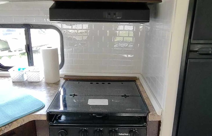 3 burner stove and oven
Microwave