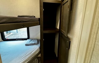 Hollow - 2025 Keystone Arcadia Select 27SBH