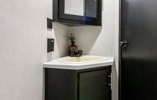 Luxury RV w/patio, Relax - bbq