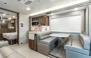 C19 *NEW* Entegra SLEEPS 8-STARLINK WiFi-MasterBed