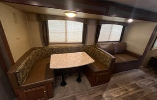 Comfort Camp Getaway - Spacious Bunkhouse