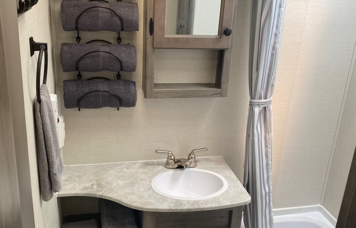 Bath-towels, hand-towels and wash cloths are included.