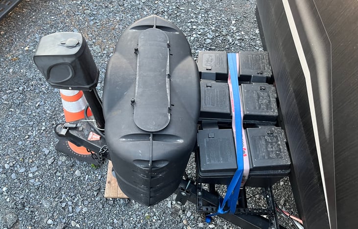 Electric jack, two 20LB propane tanks and three 100-watt lithium batteries on board.