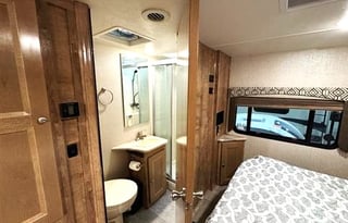 2020 Coachmen Leprechaun