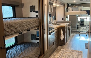 2022 Thor Motor Coach Hurricane 34J