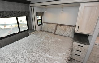 Sunseeker S5 with Theater Chairs!