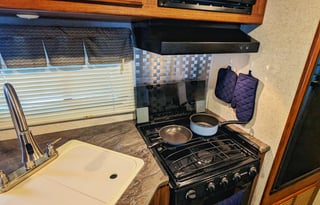 Sequoia: Family Camper with bunk bed - Sleeps 6!