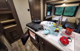 Clean & stocked! 2018 Keystone RV Outback 335CG