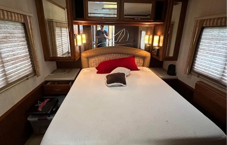 Master bedroom with queen size memory foam mattress.