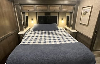 2023 Tiffin Luxury Coach - Sleeps Up to 7