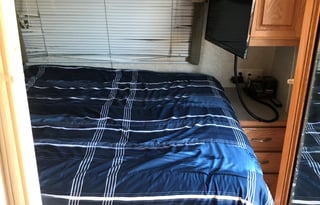 2005 28ft Toy Hauler Large Garage Pets ok free gen