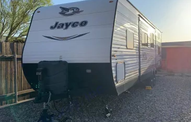 pulls with ease and a 1/2 ton vehicle can be used. on the front of the camper under the black cover is two propane tanks. in front of that is the electric jack for the tow hitch.