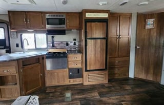 Full furnished 32’ Springdale , pet Friendly