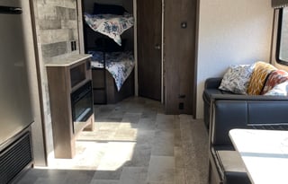 2021 Coleman Lantern 285BH