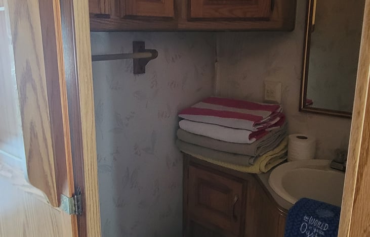 Sink and toilet. No hot water. Use foot pedal gently for flush. Use wastebasket for toilet paper. RV / septic Toilet paper only four rolls included