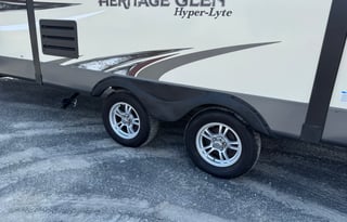 Nice and Ready to camp - with large bathroom!