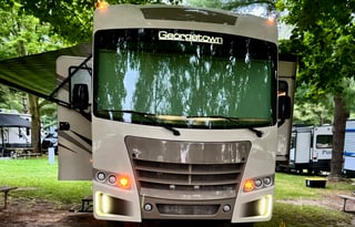 "Right Size" Class A. Sleeps 7 & Easy to Drive