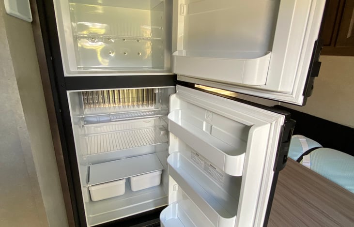 12 Volt, 6 cu ft Fridge and freezer