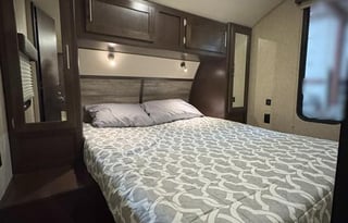35' Cherokee Sleeps 12 with TRIPLE slide out! HUGE