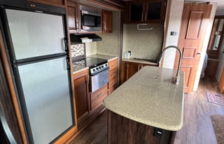 Luxury Bunkhouse Camper – Pet & Family Friendly