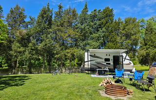 18’ Autumn Ridge: Sleeps 5, Easy Tow, Cozy!